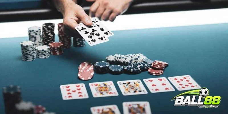 Cược thủ quan sát đối thủ để đưa ra chiến thuật phù hợp 